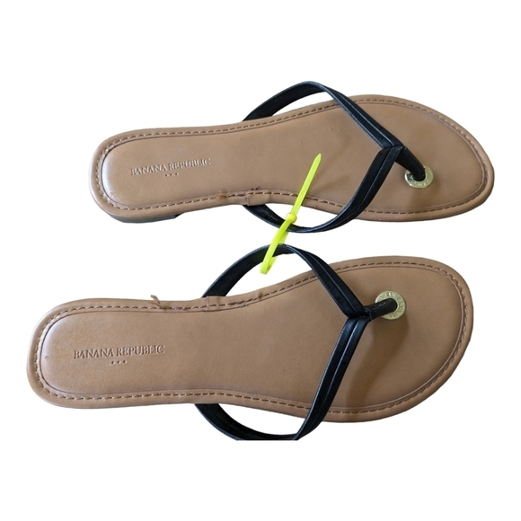 Banana Republic Black Faux Leather Thong Sandals Size 7 GUC - Picture 2 of 4